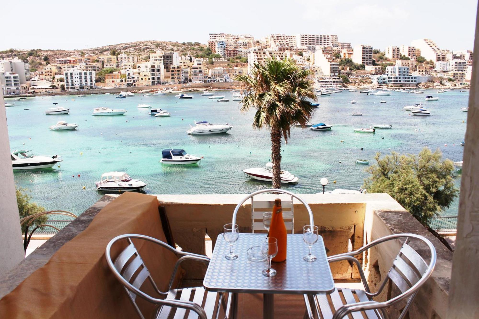 Apartment Blue Harbour 2 Bedroom Seafront With Stunning Seaviews - By Getawaysmalta *
