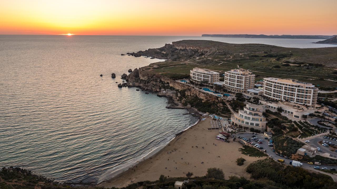 Blue Harbour 2 Bedroom Seafront With Stunning Seaviews - By Getawaysmalta Apartment