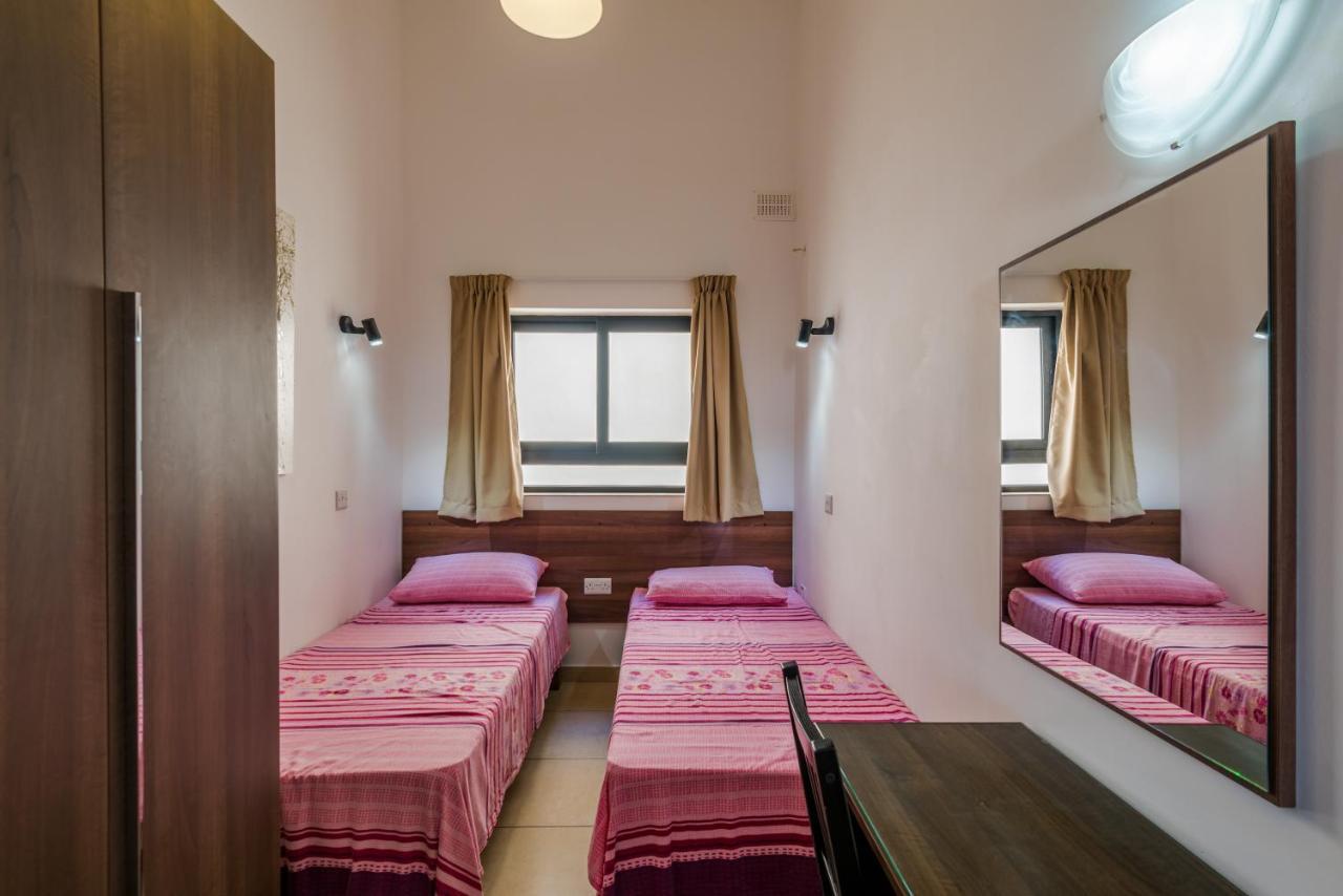 Blue Harbour 2 Bedroom Seafront With Stunning Seaviews - By Getawaysmalta *